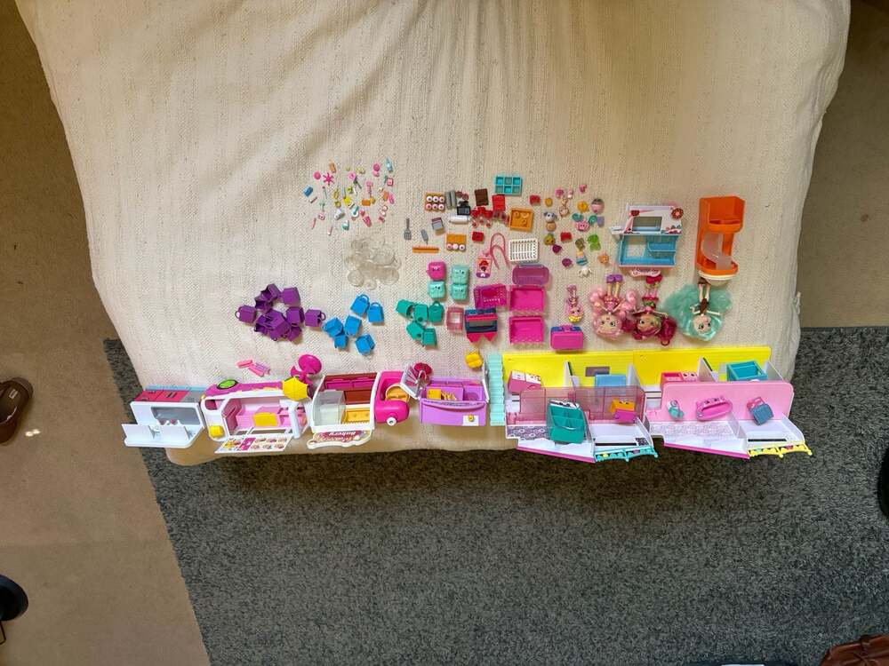 Large Shopkins Happy Places House Lot with Shoppie Dolls Playsets and Accessorie